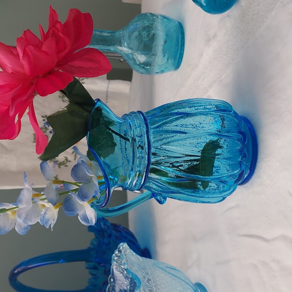 Turquoise blue ๐ Vintage glass pitcher vase with wide mouth spout - Picture 4 of 16